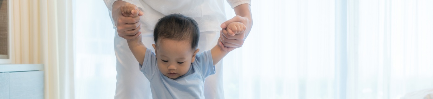 7 Cara Melatih Anak Berjalan Yang Efektif Sekaligus Aman